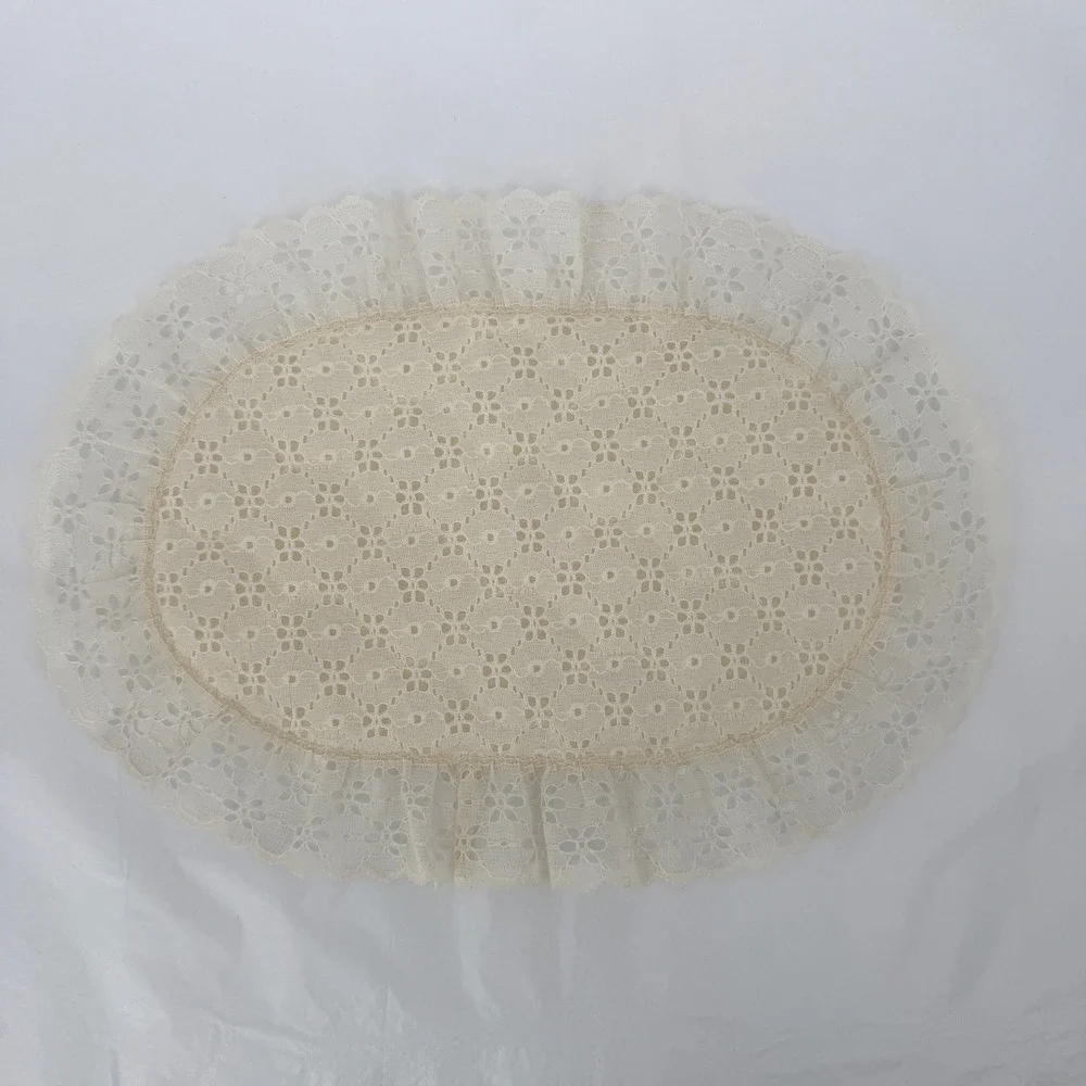 Cottage Core VTG Doily Dresser Scarves Eyelet‎ Lace Ruffle Quilted Cream 2 Pc